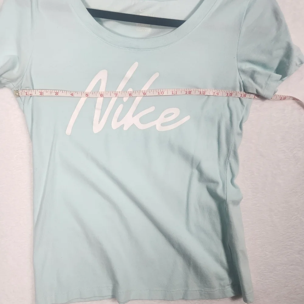 Nike mint green short sleeve t-shirt size XS